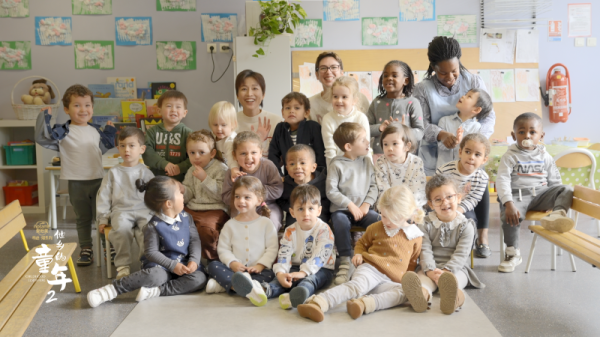 富兴配资 《他乡的童年2》导演周轶君：中国孩子的问题在于没玩好